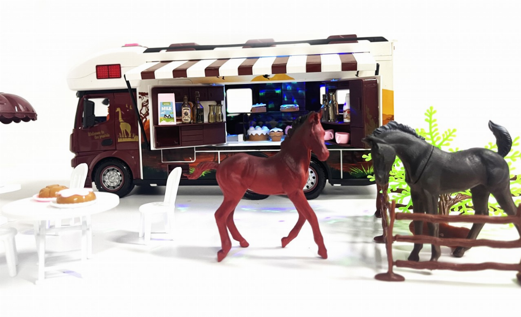 2.4 G Safari Rv With Lights, Sound And Horses-3